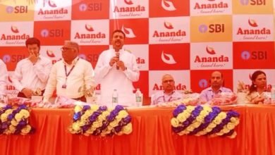 कासगंज: एसबीआई और आंनदा ने मिलकर सैकड़ों किसानों को बांटा ऋण