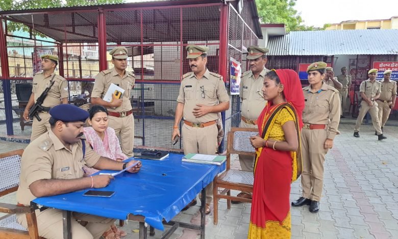 कासगंज: जनपद के सभी थानों में हुआ थाना दिवस का आयोजन,सुनी समस्याएं कासगंज: जनपद के सभी थानों में हुआ थाना दिवस का आयोजन,सुनी समस्याएं