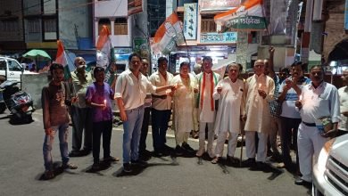 कासगंज: दलित बहनों के साथ हुए अमानवीय व्यवहार के विरोध में कांग्रेस कार्यकर्ताओं ने निकाला केंडिल मार्च
