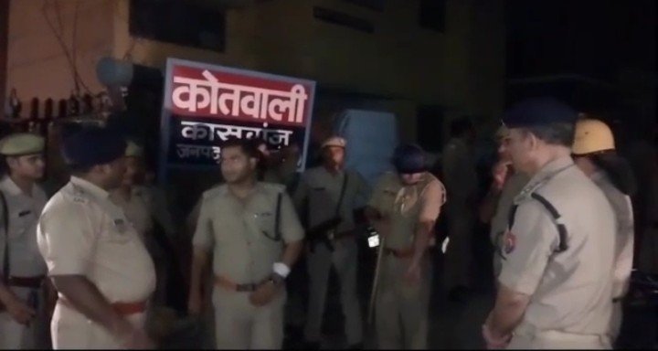 कासगंज: भारतीय किसान यूनियन स्वराज के धरने के दौरान हुए उपद्रव के मामले में हुए तीन मामले दर्ज , जांच में जुटी पुलिस कासगंज: भारतीय किसान यूनियन स्वराज के धरने के दौरान हुए उपद्रव के मामले में हुए तीन मामले दर्ज , जांच में जुटी पुलिस