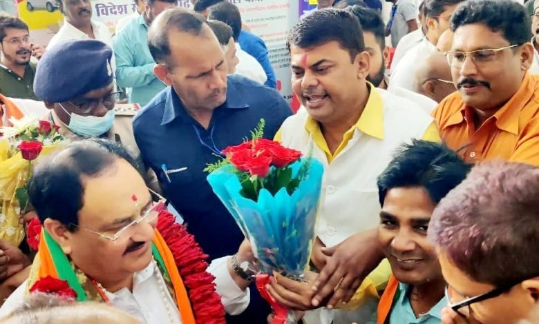 छत्तीसगढ़: रायपुर पहुंचे बीजेपी राष्ट्रीय अध्यक्ष जेपी नड्डा दिग्गज नेताओं किया भव्य स्वागत