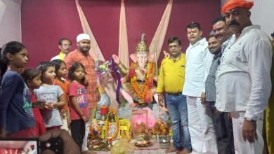 भिलाई: बप्पा के दर्शन के बाद दया सिंह ने भिलाई की खुशहाली की कामना की,समितियों ने किया सम्मान