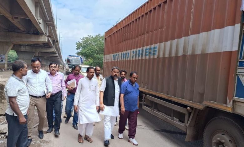 भिलाई: अरुण सिंह सिसोदिया छत्तीशगढ़ प्रदेश कांग्रेस कमेटी के महासचिव ने सुपेला चोक फ़्लाईओवर निर्माण और भारी गड्ढों को लेकर NHAI के अधिकारियों को दिए कड़े निर्देश भिलाई: अरुण सिंह सिसोदिया छत्तीशगढ़ प्रदेश कांग्रेस कमेटी के महासचिव ने सुपेला चोक फ़्लाईओवर निर्माण और भारी गड्ढों को लेकर NHAI के अधिकारियों को दिए कड़े निर्देश