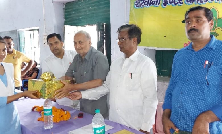 कासगंज: शेरवानी इण्टर कालेज में संचायिका दिवस पर छात्र छात्राएं पुरस्कृत कासगंज: शेरवानी इण्टर कालेज में संचायिका दिवस पर छात्र छात्राएं पुरस्कृत