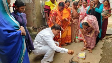 भिलाई: खुर्सीपार वार्ड-44 लक्ष्मी नारायण  पार्षद दया ने दी विकास कार्यों की सौगात, 20 साल बाद ओड़िया पारा में बनेगी सड़क, राम मंदिर के पास होकर नाली का निर्माण