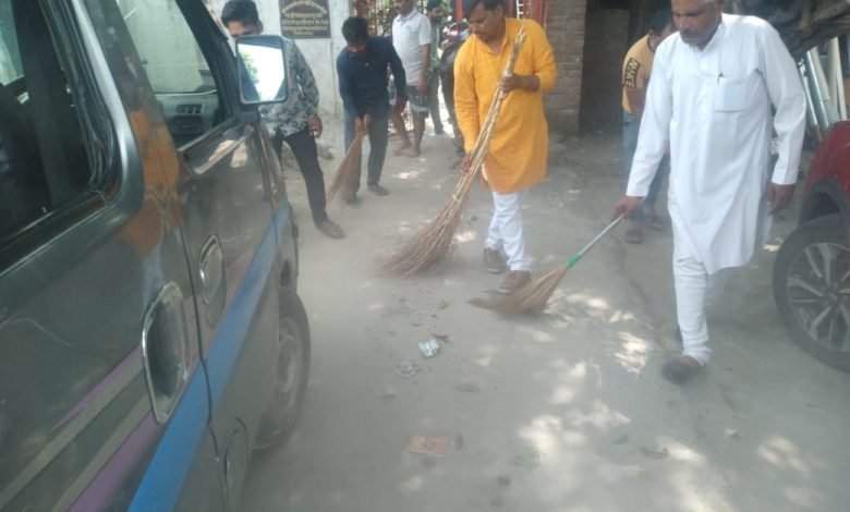 कासगंज: सुखी रहने के लिए स्वच्छ रहना अत्यन्त आवश्यक है- मनोज चौहान कासगंज: सुखी रहने के लिए स्वच्छ रहना अत्यन्त आवश्यक है- मनोज चौहान