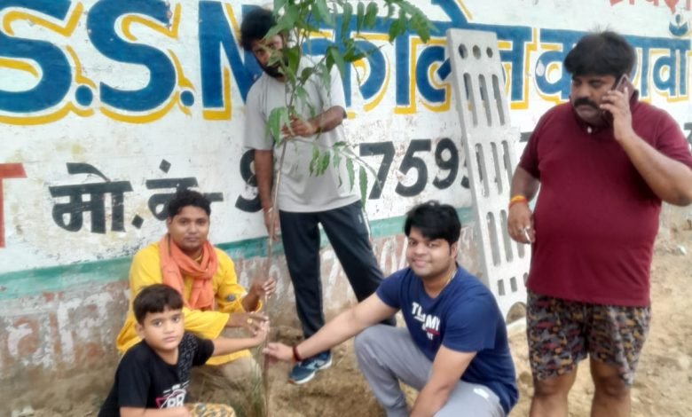 बदायूं: उझानी में प्रधानमंत्री नरेंद्र मोदी के जन्मोत्सव के उपलक्ष में महात्मा गांधी ग्राउंड में किया वृक्षारोपण बदायूं: उझानी में प्रधानमंत्री नरेंद्र मोदी के जन्मोत्सव के उपलक्ष में महात्मा गांधी ग्राउंड में किया वृक्षारोपण