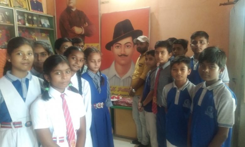 कासगंज: शहीदे-आजम भगत सिंह का जीवन निश्चित रूप से हम सबके लिए प्रेरणा-प्रद है-मनोज चौहान कासगंज: शहीदे-आजम भगत सिंह का जीवन निश्चित रूप से हम सबके लिए प्रेरणा-प्रद है-मनोज चौहान