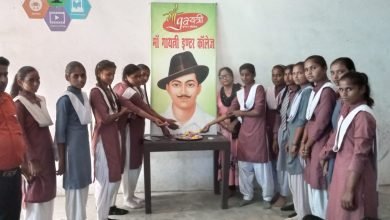 कासगंज: मानपुर नगरिया में गायत्री इंटर कॉलेज मे महान क्रांतिकारी सरदार भगत सिंह जी की जयंती मनाई