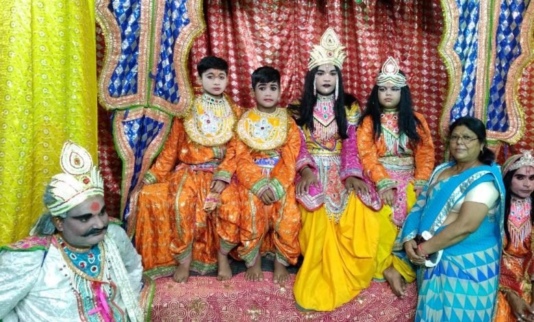 कासगंज: अमांपुर में भगवान राम की जन्म लीला देख दर्शक हुए हर्षित कासगंज: अमांपुर में भगवान राम की जन्म लीला देख दर्शक हुए हर्षित