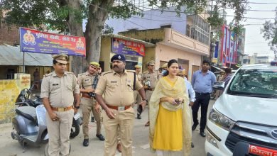कासगंज: आगामी त्योहारों के दृष्टिगत कासगंज पुलिस सतर्क, शहर में डीएम एसपी ने किया भ्रमण