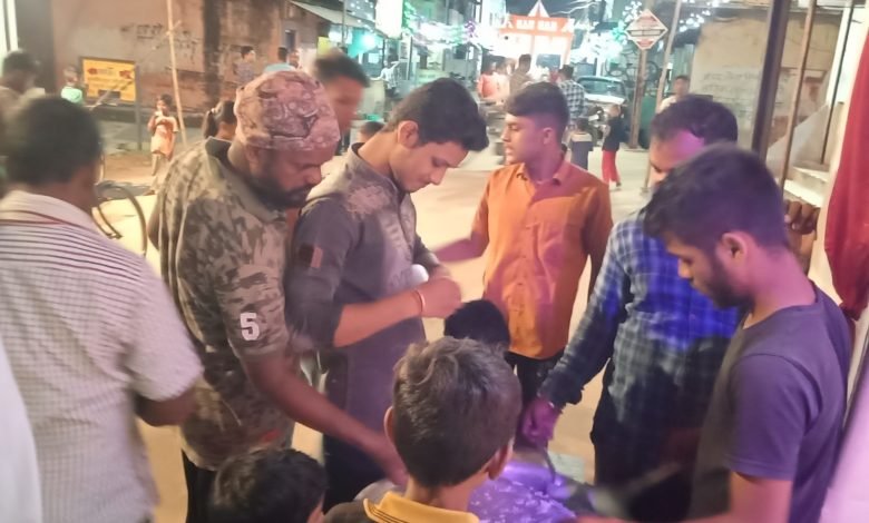 भिलाई: गणेश पूजन के बाद हुआ प्रसाद वितरण भिलाई: गणेश पूजन के बाद हुआ प्रसाद वितरण