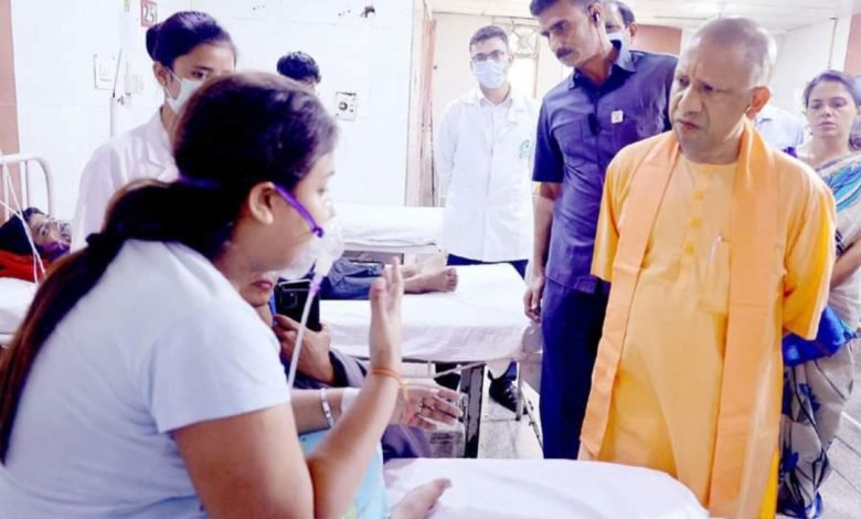 लखनऊ: होटल में लगी आग से कई घायल, मुख्यमंत्री योगी आदित्यनाथ पहुंचे लखनऊ: होटल में लगी आग से कई घायल, मुख्यमंत्री योगी आदित्यनाथ पहुंचे
