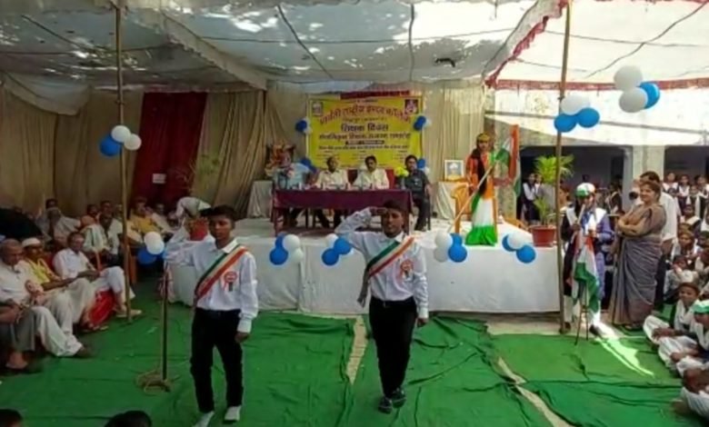 कासगंज: सिढपुरा पार्वती राष्ट्रीय इंटर कालेज में शिक्षक दिवस पर सेवानिवृत शिक्षकों को किया सम्मानित