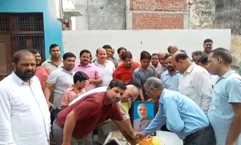 कासगंज: अमांपुर में भाजपाईयों ने हर्षोउल्लास से मनाया पीएम नरेन्द्र मोदी का जन्मदिन कासगंज: अमांपुर में भाजपाईयों ने हर्षोउल्लास से मनाया पीएम नरेन्द्र मोदी का जन्मदिन