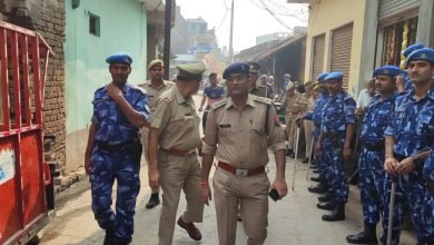 कासगंज: जनपद में आरएफ व पुलिस बल नें किया पैदल फ्लेग मार्च