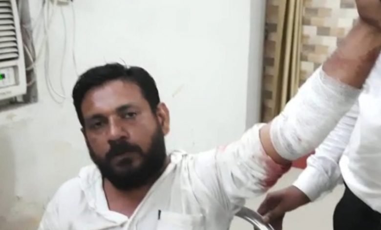कासगंज: राजगद्दी समारोह के दौरान विश्व हिंदू परिषद के विभाग समरसता प्रमुख पर चाकू से जानलेवा हमला कासगंज: राजगद्दी समारोह के दौरान विश्व हिंदू परिषद के विभाग समरसता प्रमुख पर चाकू से जानलेवा हमला