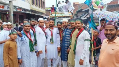 कासगंज: सोरों में बड़े धूमधाम से निकाला गया जुलूस ए मोहम्मदी,बैंड बाजों के साथ घोड़े ऊट भी रहे शामिल