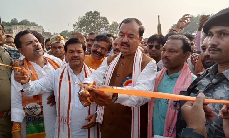 बदायूं: उपमुख्यमंत्री केशव प्रसाद मौर्य ने उझानी ममें खिलाड़ियों का उत्साह वर्धन बढ़ाया डिप्टी सीएम बोलें भारत क्रिकेट का शहंशाह