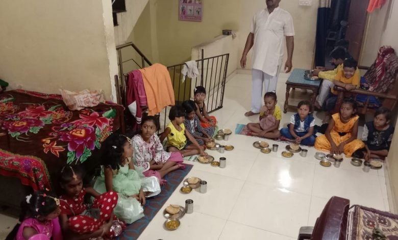 भिलाई: नवरात्रि की नवमी पर हजारों जगह जगह कन्या भोज कार्यक्रम हुआ भिलाई: नवरात्रि की नवमी पर हजारों जगह जगह कन्या भोज कार्यक्रम हुआ