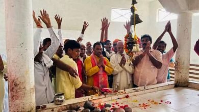 बदायूं: रसौली में  धूमधाम से  देवी दुर्गा शक्ति सेवा यात्रा का विधायक हरीश शाक्य ने पूजा अर्चना कर शुभारंभ किया