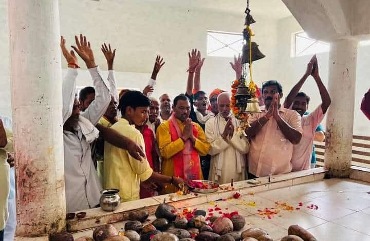 बदायूं: रसौली में धूमधाम से देवी दुर्गा शक्ति सेवा यात्रा का विधायक हरीश शाक्य ने पूजा अर्चना कर शुभारंभ किया बदायूं: रसौली में धूमधाम से देवी दुर्गा शक्ति सेवा यात्रा का विधायक हरीश शाक्य ने पूजा अर्चना कर शुभारंभ किया