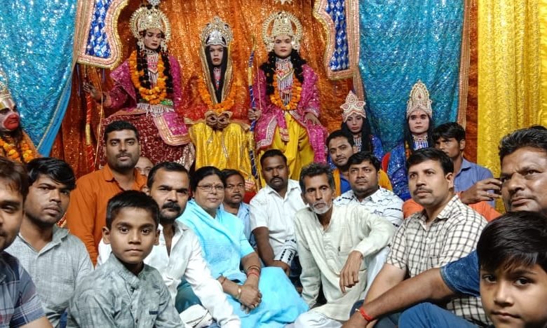 कासगंज: श्रीराम राज्याभिषेक के साथ रामलीला महोत्सव का समापन हुआ। कासगंज: श्रीराम राज्याभिषेक के साथ रामलीला महोत्सव का समापन हुआ।