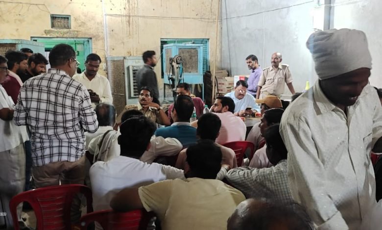 कासगंज:आबकारी टीम की एक विषेश कार्यशाला आयोजित, सुनी समस्याएं कासगंज:आबकारी टीम की एक विषेश कार्यशाला आयोजित, सुनी समस्याएं