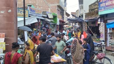कासगंज: करवाचौथ आज, बाजार में महिलाओं ने की जमकर खरीदारी