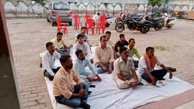 बदायूं: अखिल भारत हिंदू महासभा ने देवी देवता वाले फोटो न बेचने की अपील की अगर कोई बेचते हुए दिखाई देगा उसके विरूद्ध कार्रवाही की माँग करेंगे