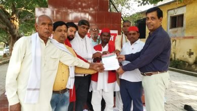 कासगंज: एक दिवसीय अनशन 6 मागों को लेकर एसडीएम को मुख्यमंत्री योगी आदित्यनाथ के नाम ज्ञापन सौपा