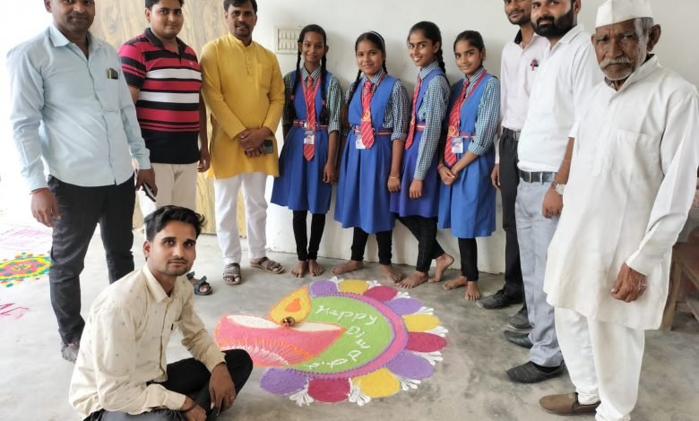 कासगंज: सेन्ट वी0एन0 पब्लिक स्कूल में स्वच्छता अभियान के साथ धूम-धाम से मना दीपोत्सव कासगंज: सेन्ट वी0एन0 पब्लिक स्कूल में स्वच्छता अभियान के साथ धूम-धाम से मना दीपोत्सव