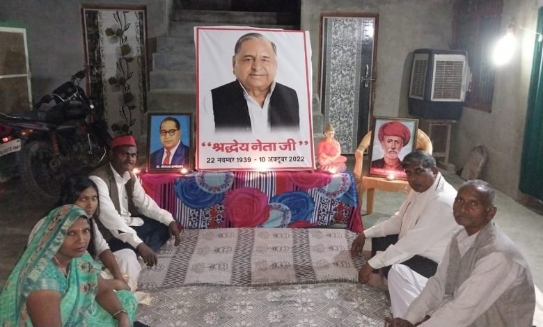 कासगंज : नेताजी मुलायम सिंह यादव को दीपदान कार्यक्रम किया कासगंज : नेताजी मुलायम सिंह यादव को दीपदान कार्यक्रम किया