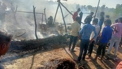 कासगंज: आग में रिहायशी झोपड़ी जली, हजारों का नुकसान
