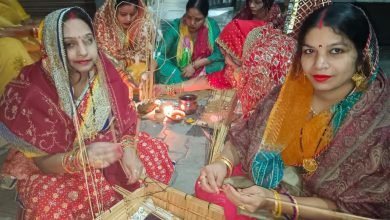 कासगंज: धूमधाम से मनाई गई दीपावली, दीयों से रोशन हुए घर