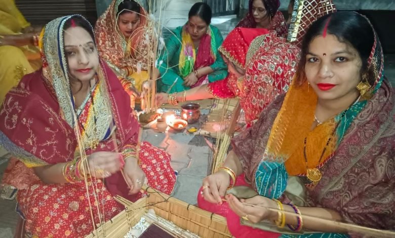 कासगंज: धूमधाम से मनाई गई दीपावली, दीयों से रोशन हुए घर कासगंज: धूमधाम से मनाई गई दीपावली, दीयों से रोशन हुए घर