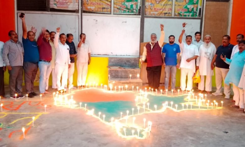 कासगंज: दीप मंत्रोच्चार के साथ बजरंग शाखा का दीपोत्सव कार्यक्रम हुआ कासगंज: दीप मंत्रोच्चार के साथ बजरंग शाखा का दीपोत्सव कार्यक्रम हुआ