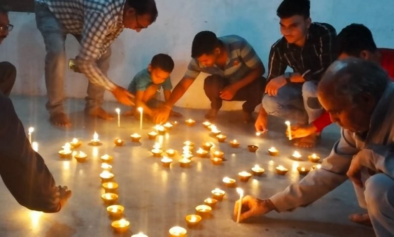 कासगंज: राष्ट्रीय स्वयंसेवक संघ नगर सिढ़पुरा द्वारा दीपोत्सव मनाया