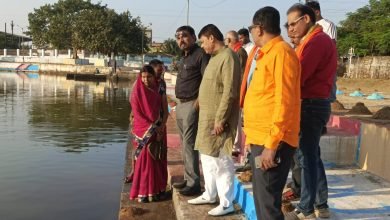 भिलाई: बीजेपी पार्षद दया सिंह पहुंचे छठ तालाब,लोगों से मेल-मुलाकात कर समस्याएं सुनी