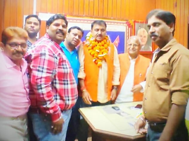 कासगंज: राष्ट्रीय उपाध्यक्ष का कायस्थ समाज ने किया अभिनंदन कासगंज: राष्ट्रीय उपाध्यक्ष का कायस्थ समाज ने किया अभिनंदन