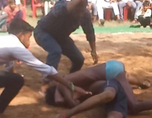 बदायूं:रामप्रकाश सोहन देवी इंटर कॉलेज के छात्र संजीत ने मंडल स्तरीय कुश्ती में प्रथम स्थान प्राप्त किया