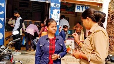 कासगंज: अमांपुर में एंटी रोमियों टीम ने चलाया जागरूकता अभियान