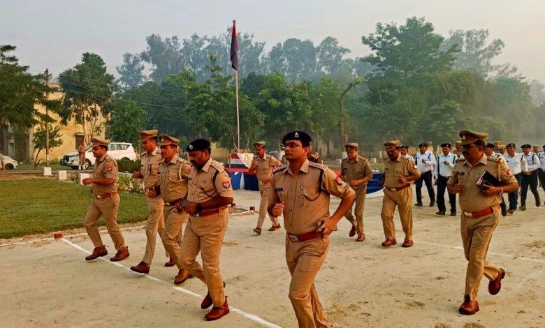 कासगंज: पुलिस लाइन में हुआ परेड का आयोजन कासगंज: पुलिस लाइन में हुआ परेड का आयोजन