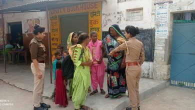 कासगंज: सहावर में एंटी रोमियों टीम ने चलाया जागरूकता अभियान,
