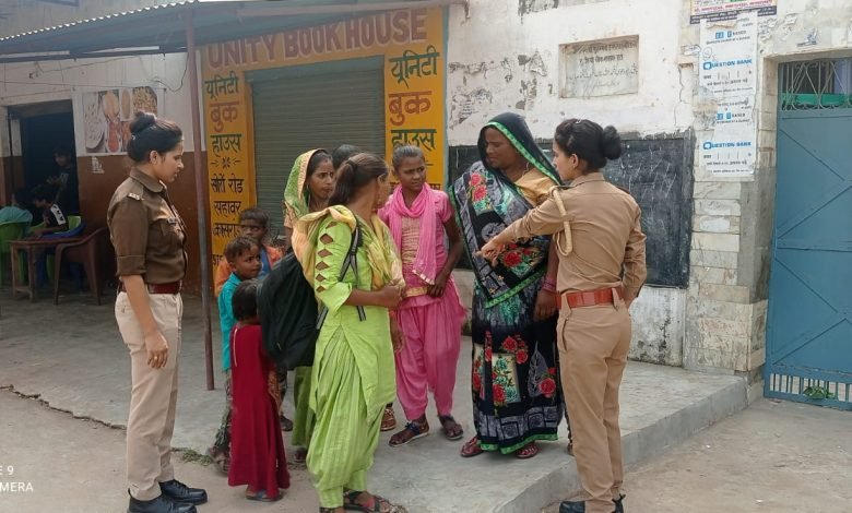 कासगंज: सहावर में एंटी रोमियों टीम ने चलाया जागरूकता अभियान,