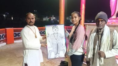 कासगंज: तुलसीदास जी का चित्र बनाने वाली छात्रा का हुआ स्वागत
