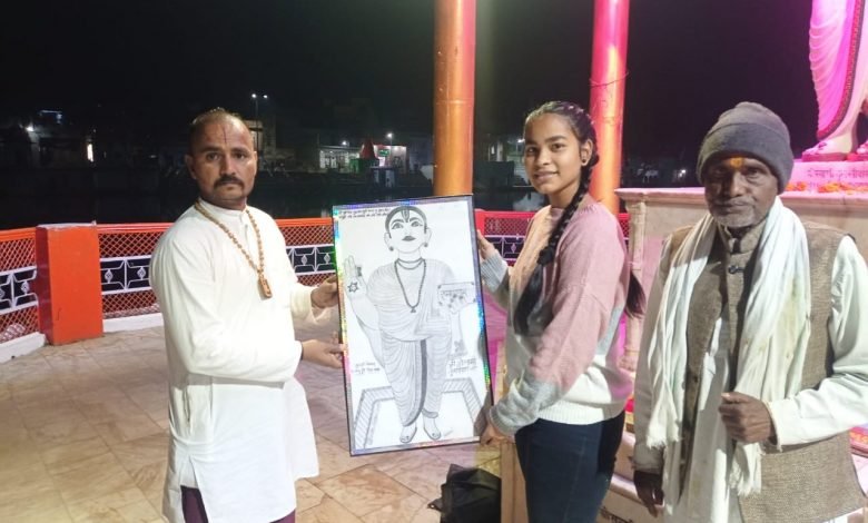 कासगंज: तुलसीदास जी का चित्र बनाने वाली छात्रा का हुआ स्वागत कासगंज: तुलसीदास जी का चित्र बनाने वाली छात्रा का हुआ स्वागत