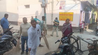 कासगंज: आम आदमी पार्टी के कार्यकताओं ने शहर के लवकुश में चलाया साफ-सफाई अभियान
