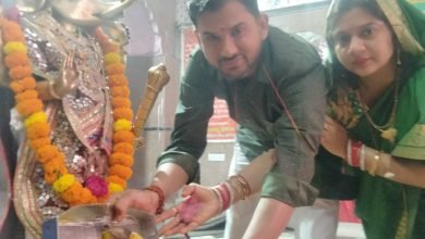 कासगंज: भगवान वराह का अभिषेक किया,आरती उतारकर प्रसाद बांटा