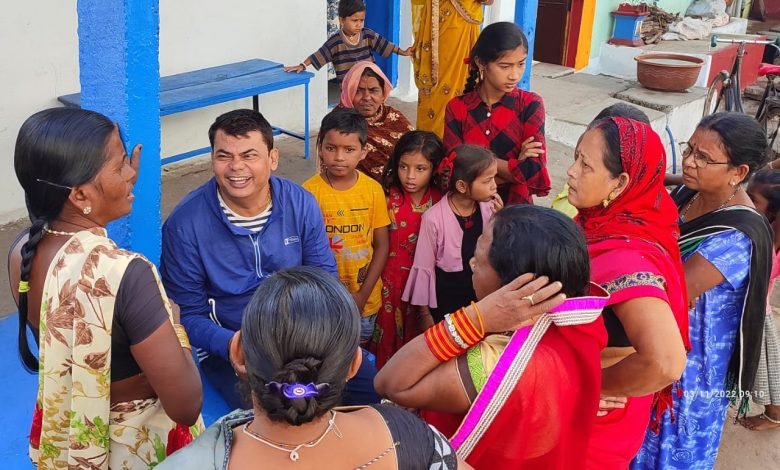 भिलाई : समस्याओं को लेकर बीजेपी पार्षद दया सिंह से लोग मिलें, किया मौके पर ही समाधान भिलाई : समस्याओं को लेकर बीजेपी पार्षद दया सिंह से लोग मिलें, किया मौके पर ही समाधान